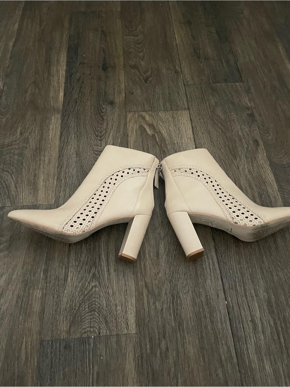 Matisse Firecracker Ivory Brazil leather Cutout Block-Heel Ankle Booties size 10
